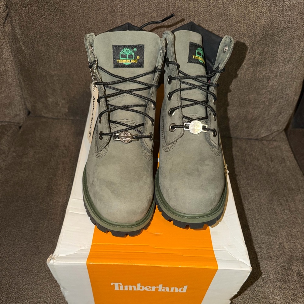 Timberland Men's Olive Green Waterproof Leather Boots Size 4.5